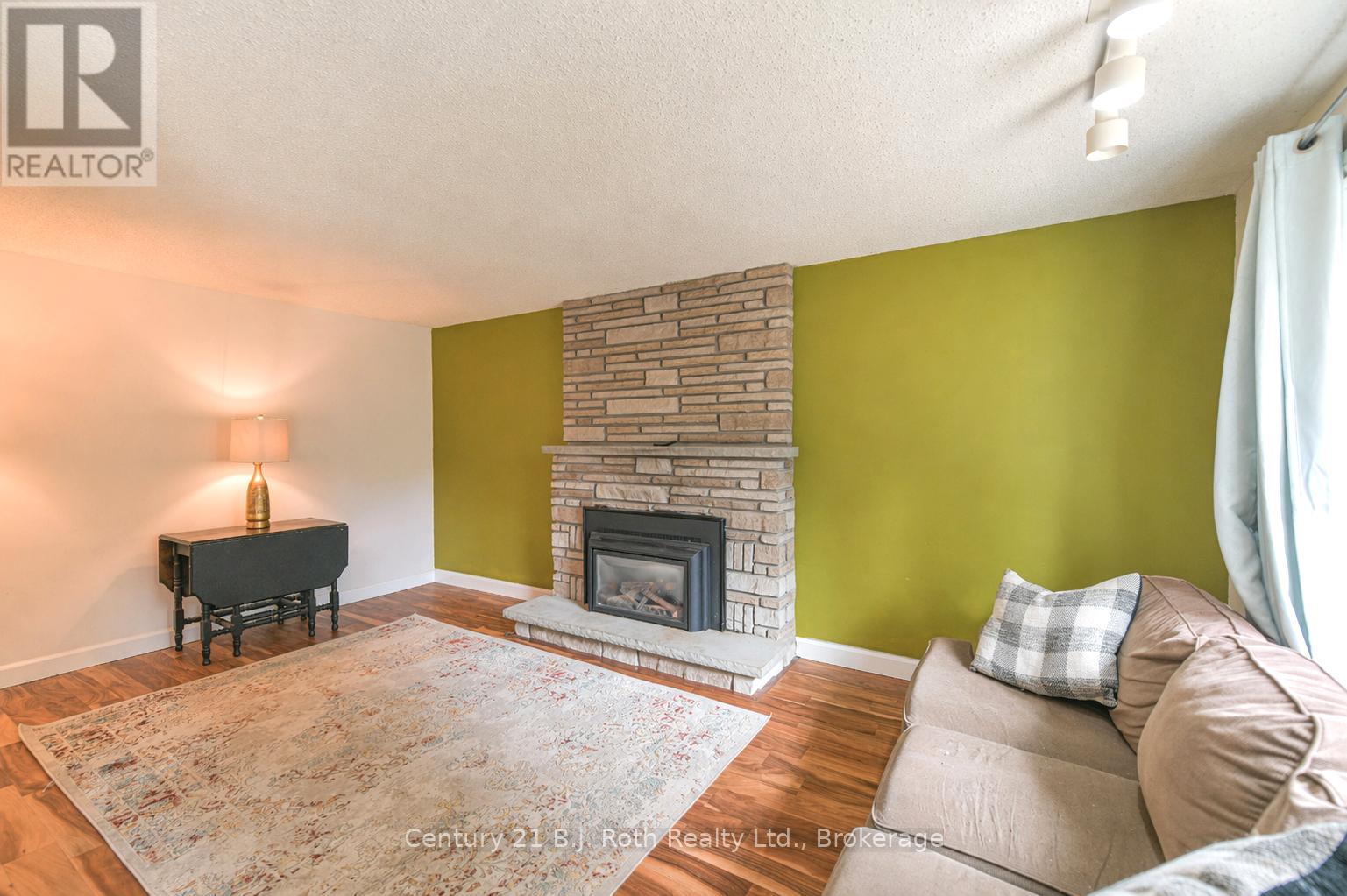 8 CARMICHAEL COURT - 18