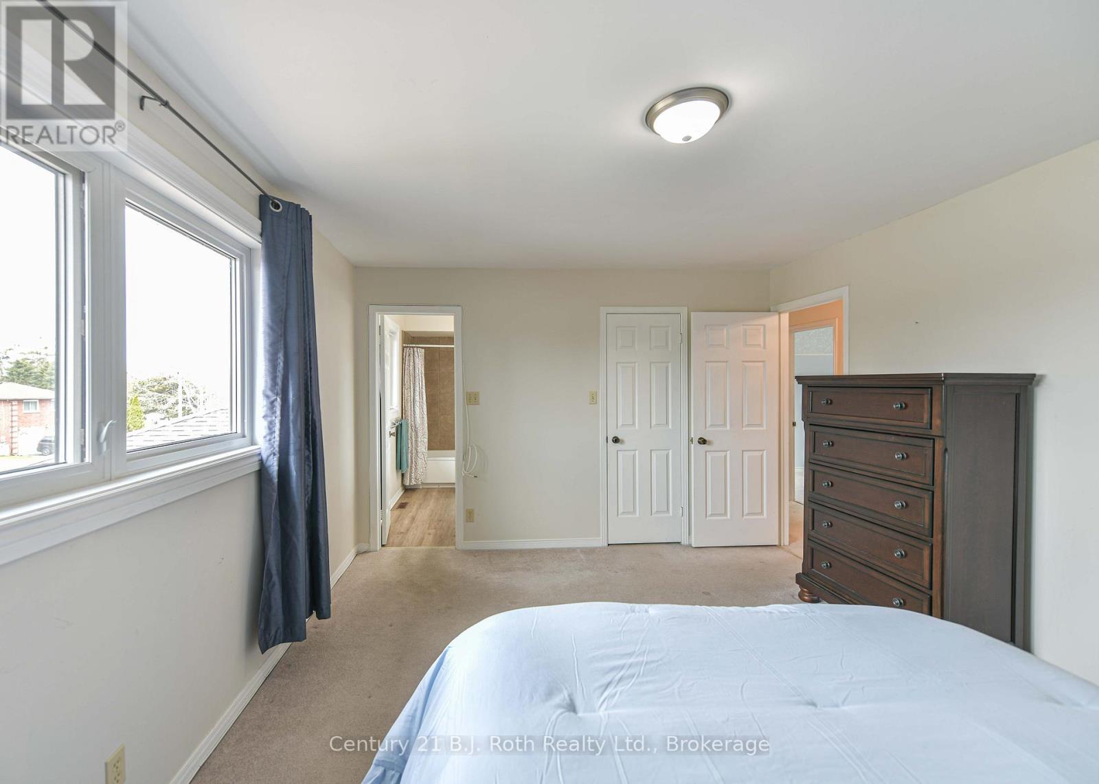 8 CARMICHAEL COURT - 24