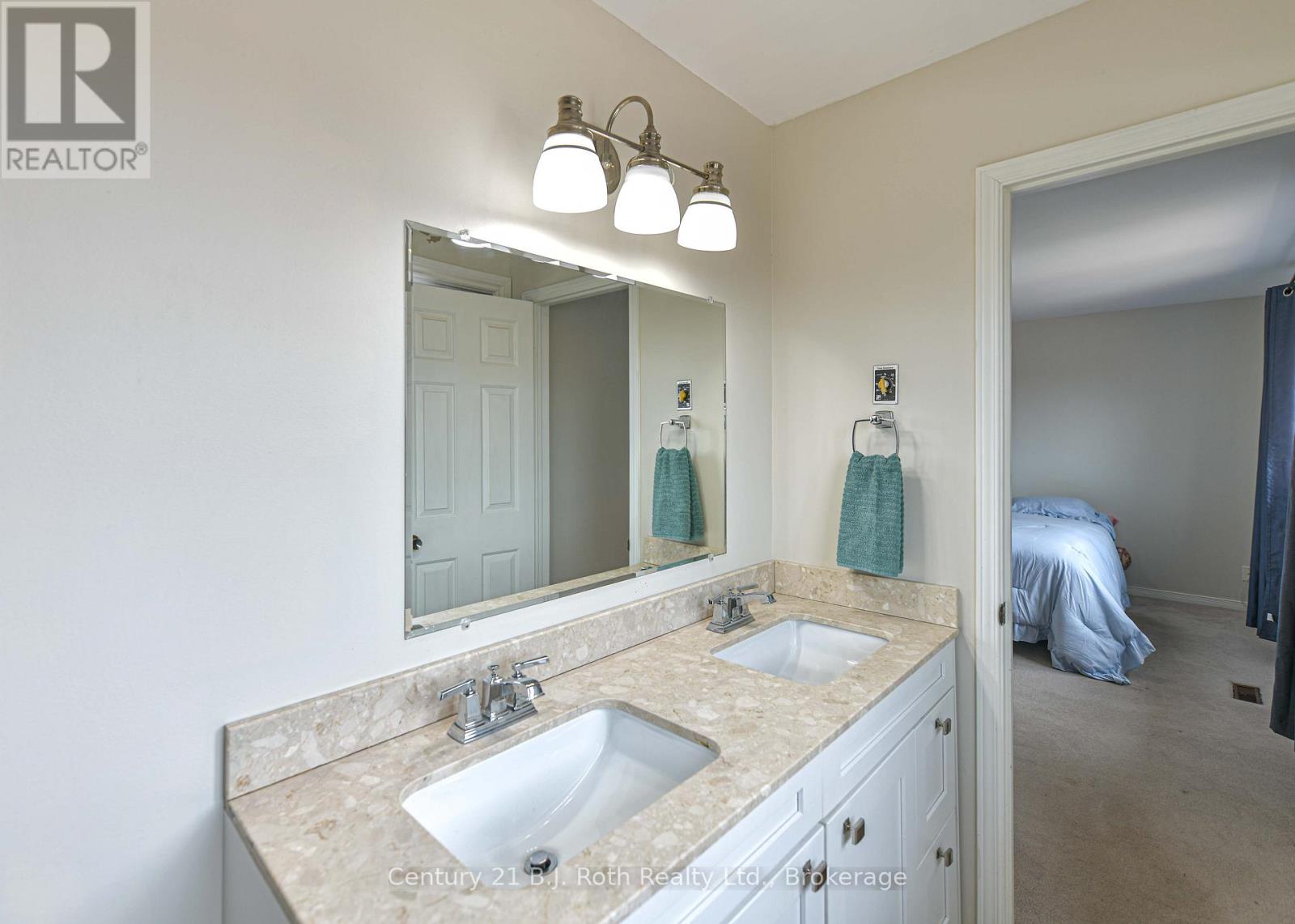 8 CARMICHAEL COURT - 26