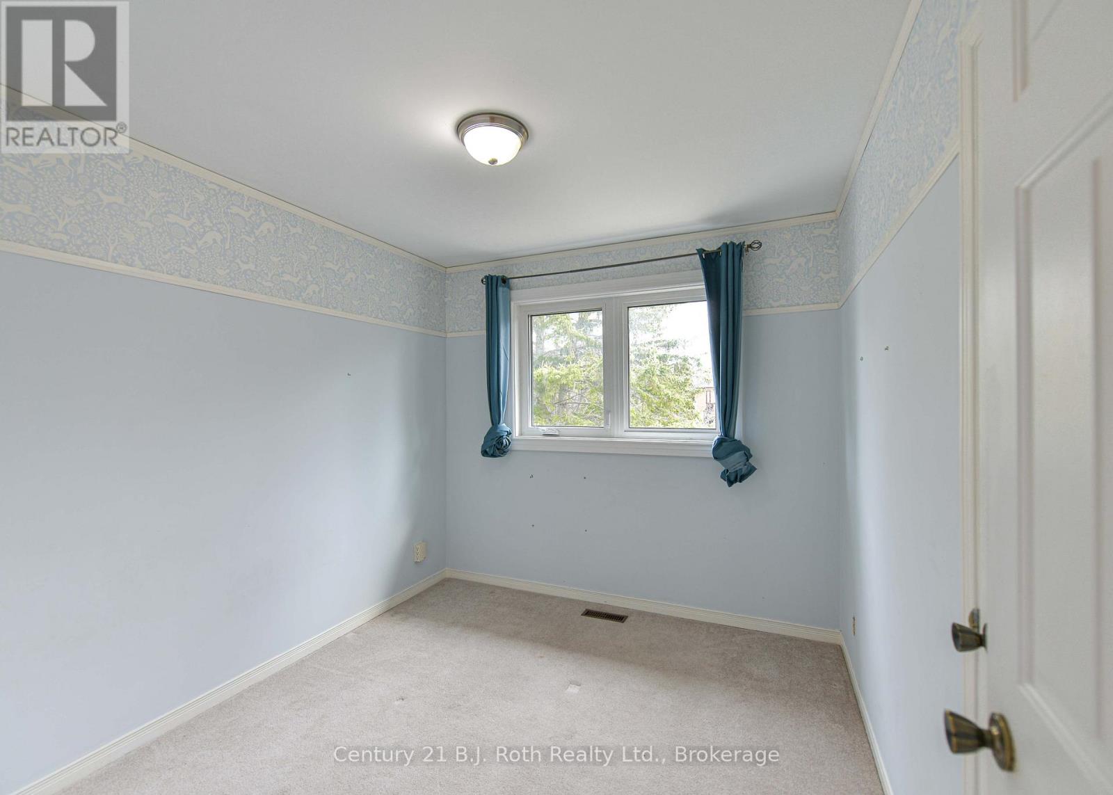8 CARMICHAEL COURT - 27