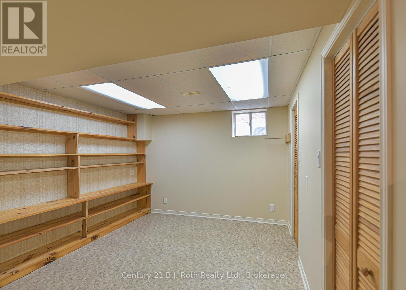 8 CARMICHAEL COURT - 35
