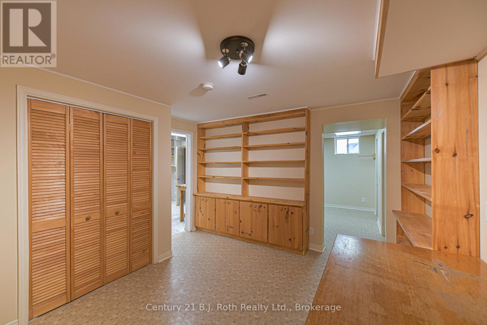 8 CARMICHAEL COURT - 37