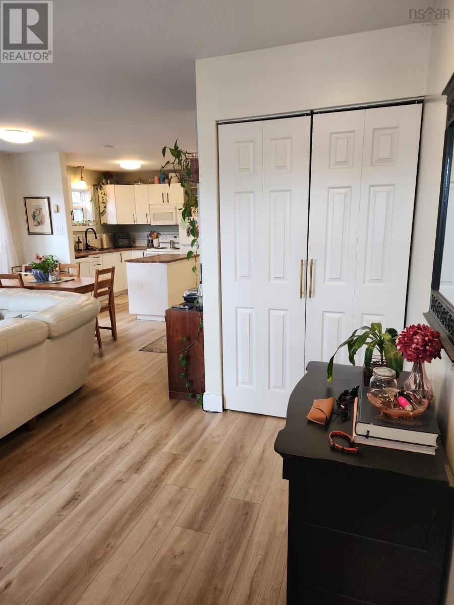 Property 14 of 32 of 391 389-393 Renfrew Street