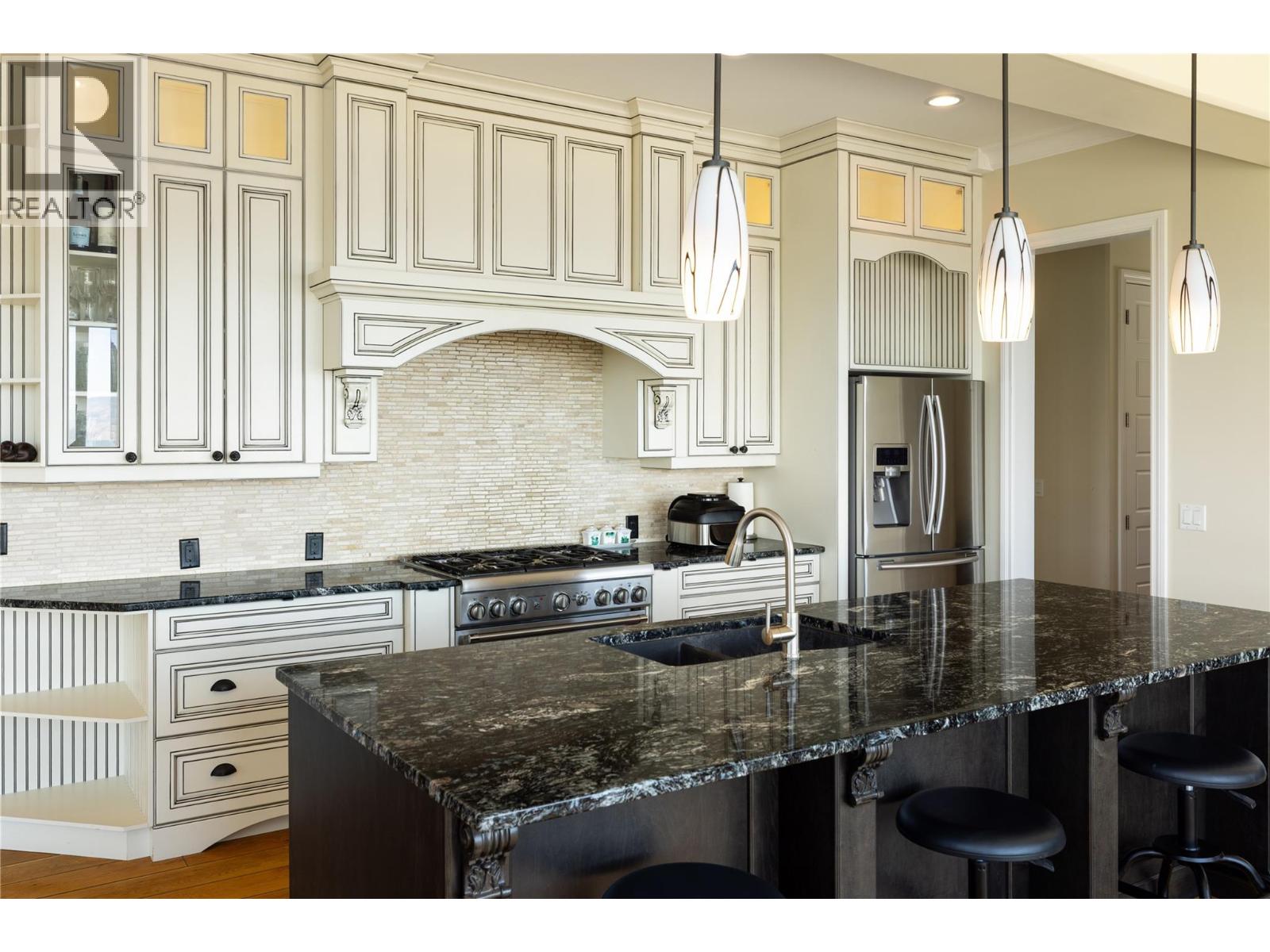  1010 Lamont Court, Kelowna