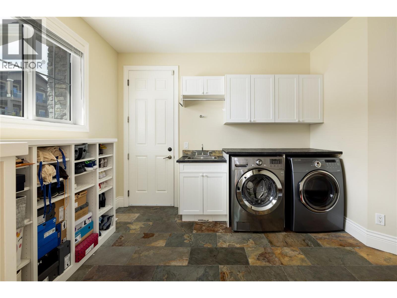  1010 Lamont Court, Kelowna