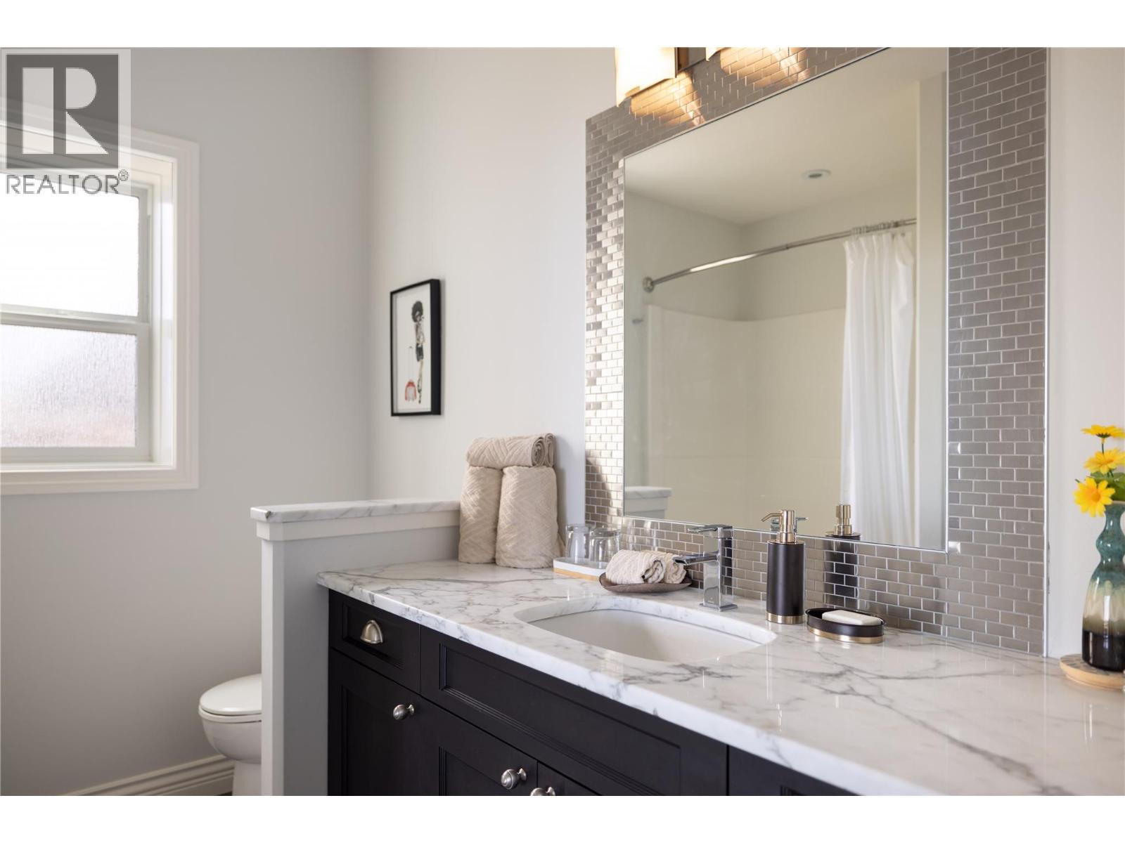  1010 Lamont Court, Kelowna