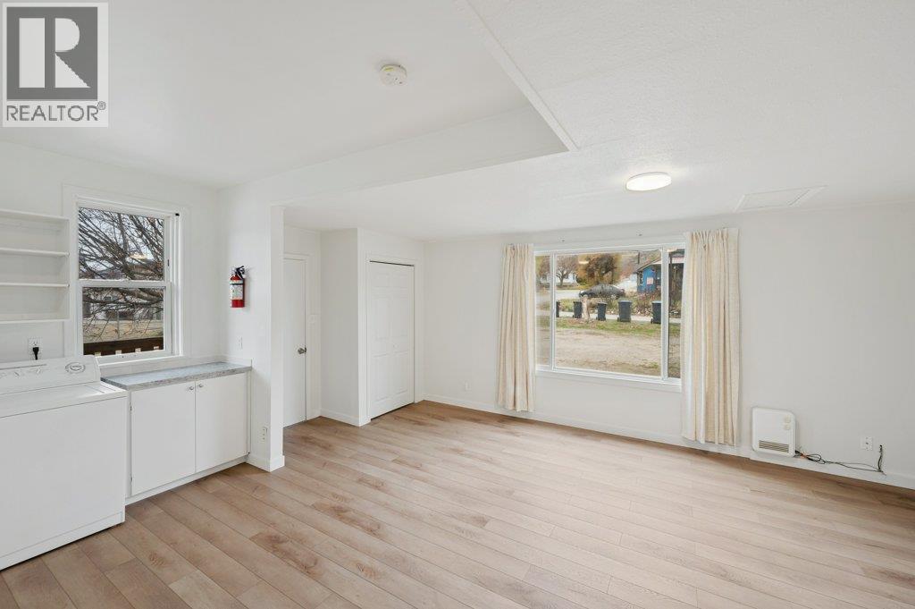  428 HILLCREST Avenue, Oliver