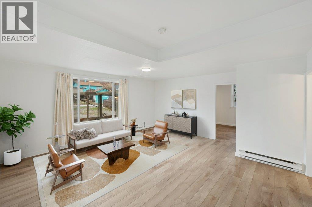  428 HILLCREST Avenue, Oliver