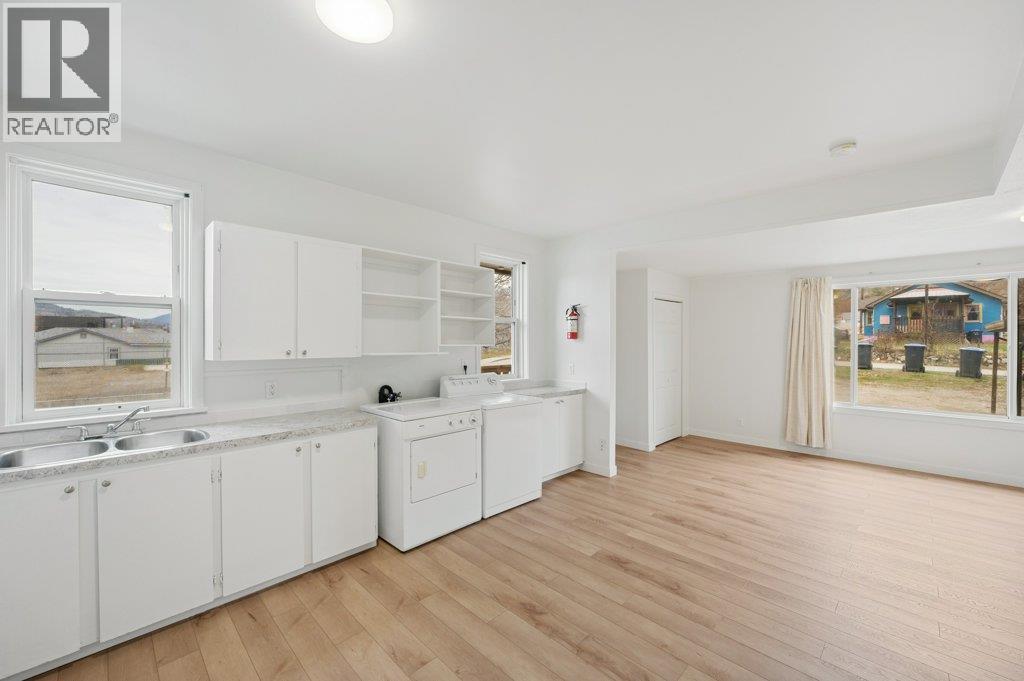  428 HILLCREST Avenue, Oliver