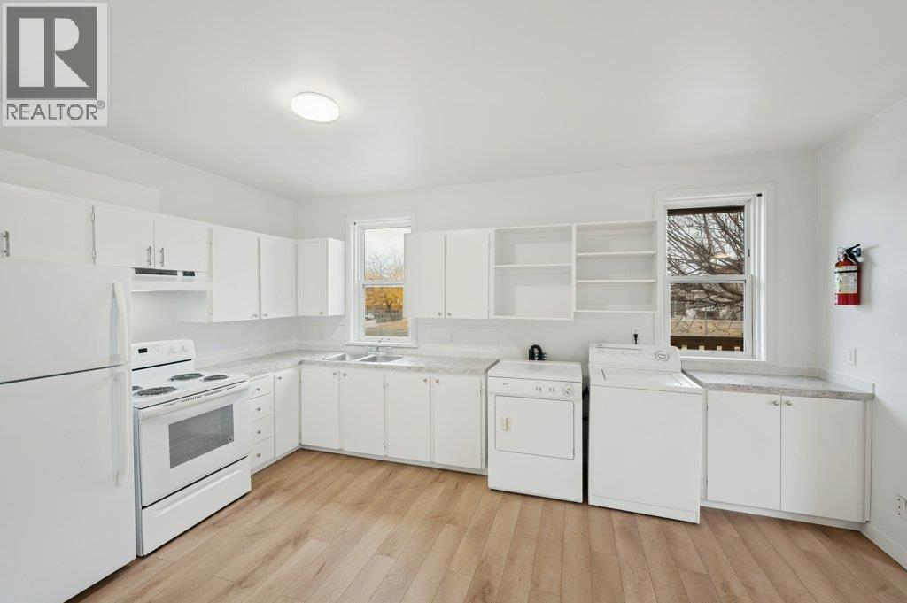  428 HILLCREST Avenue, Oliver