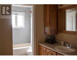 122-122A Coster Street thumbnail 11