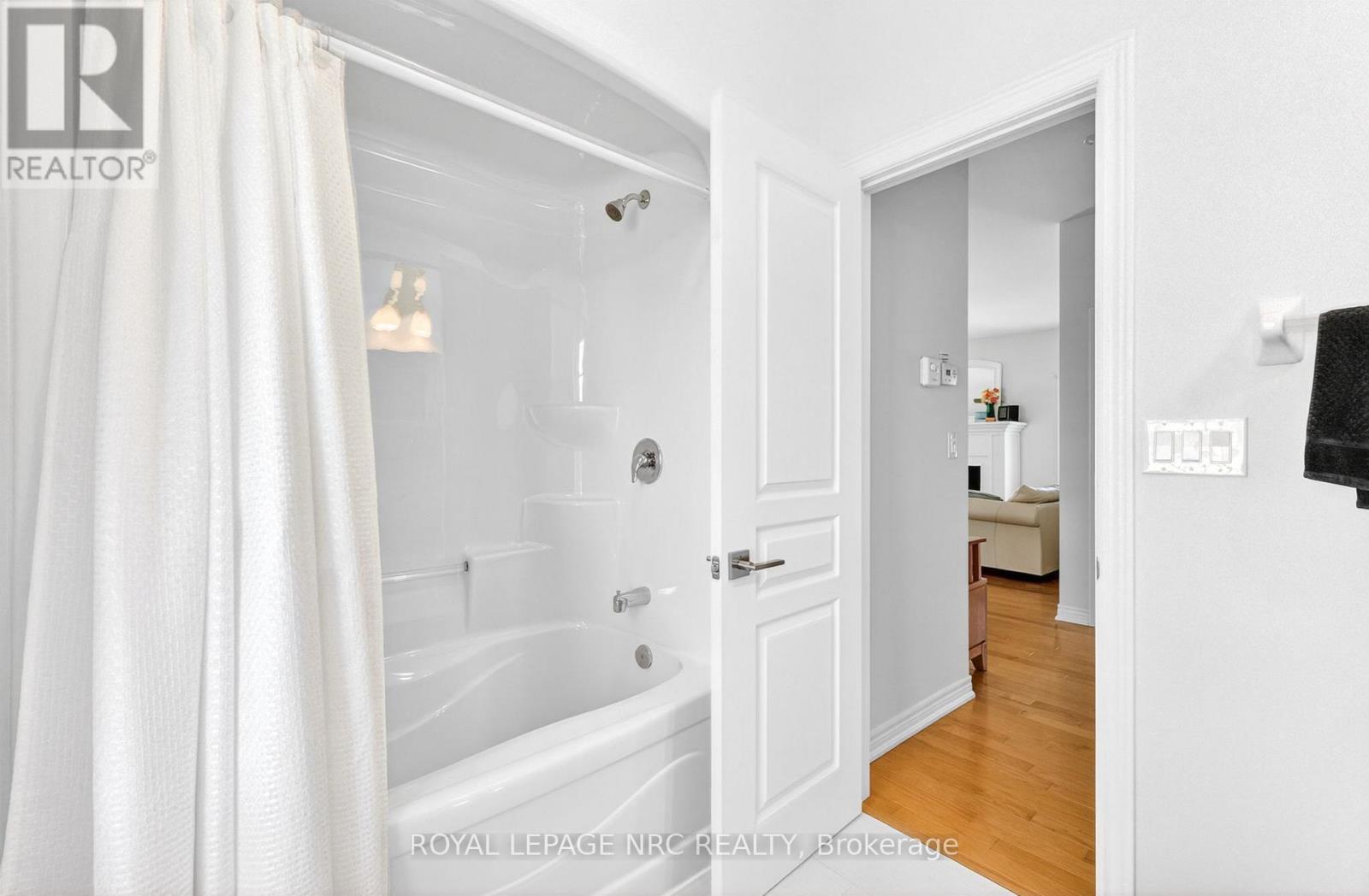30 DRUMMOND CRESCENT - 27