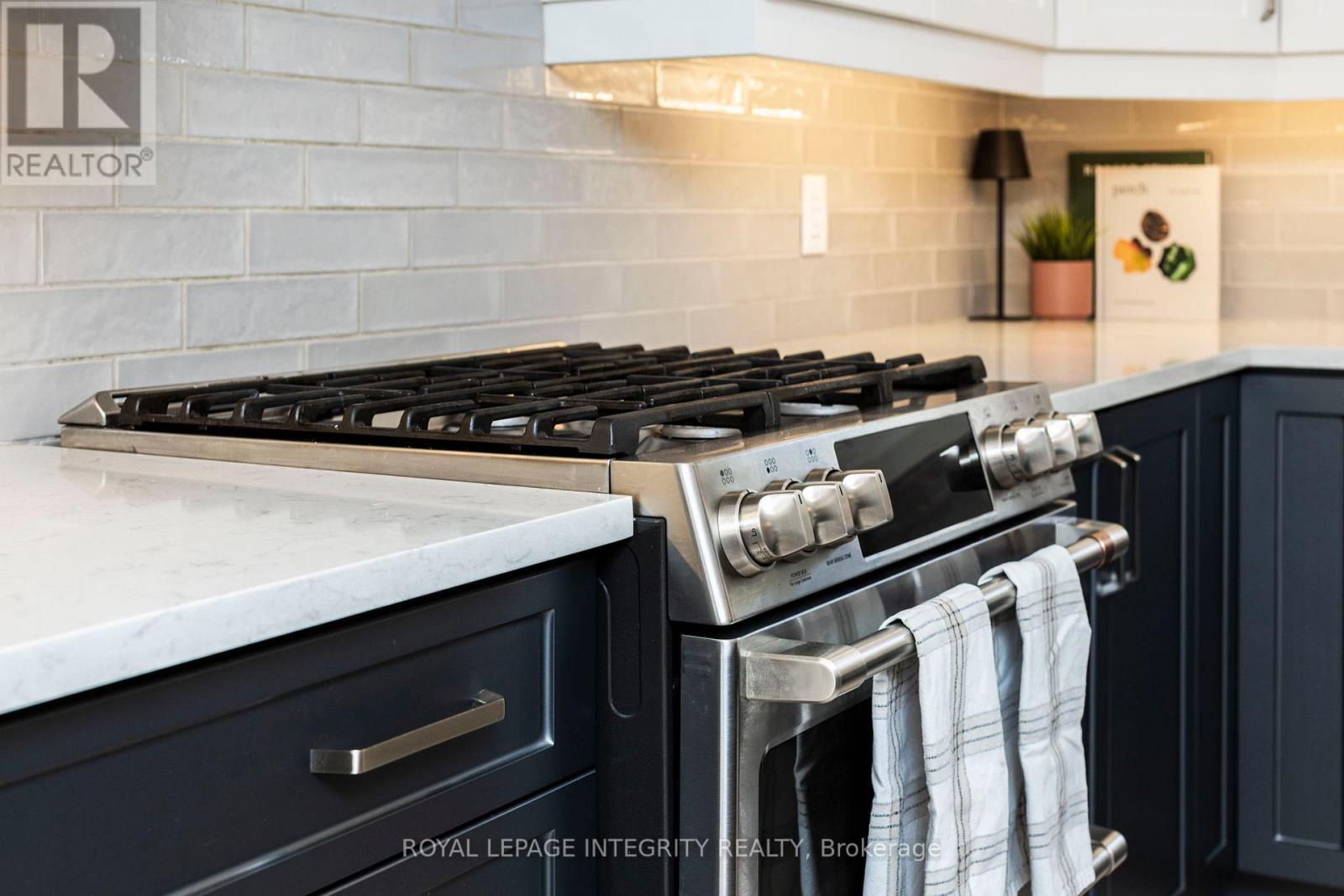 Six-Burner Dual-Fuel range