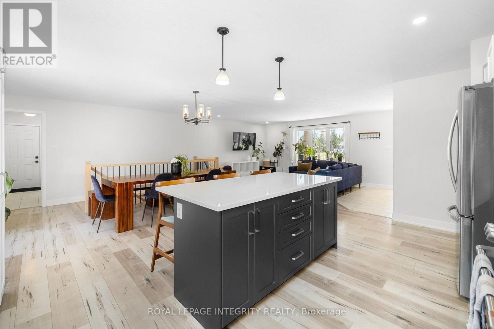 Clear Island Top for Entertaining & Casual Dining
