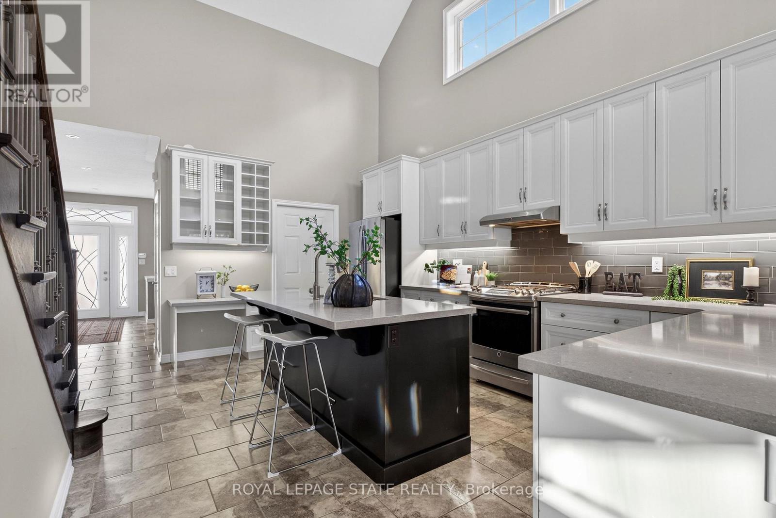27 BLACK WALNUT CRESCENT — photo 12
