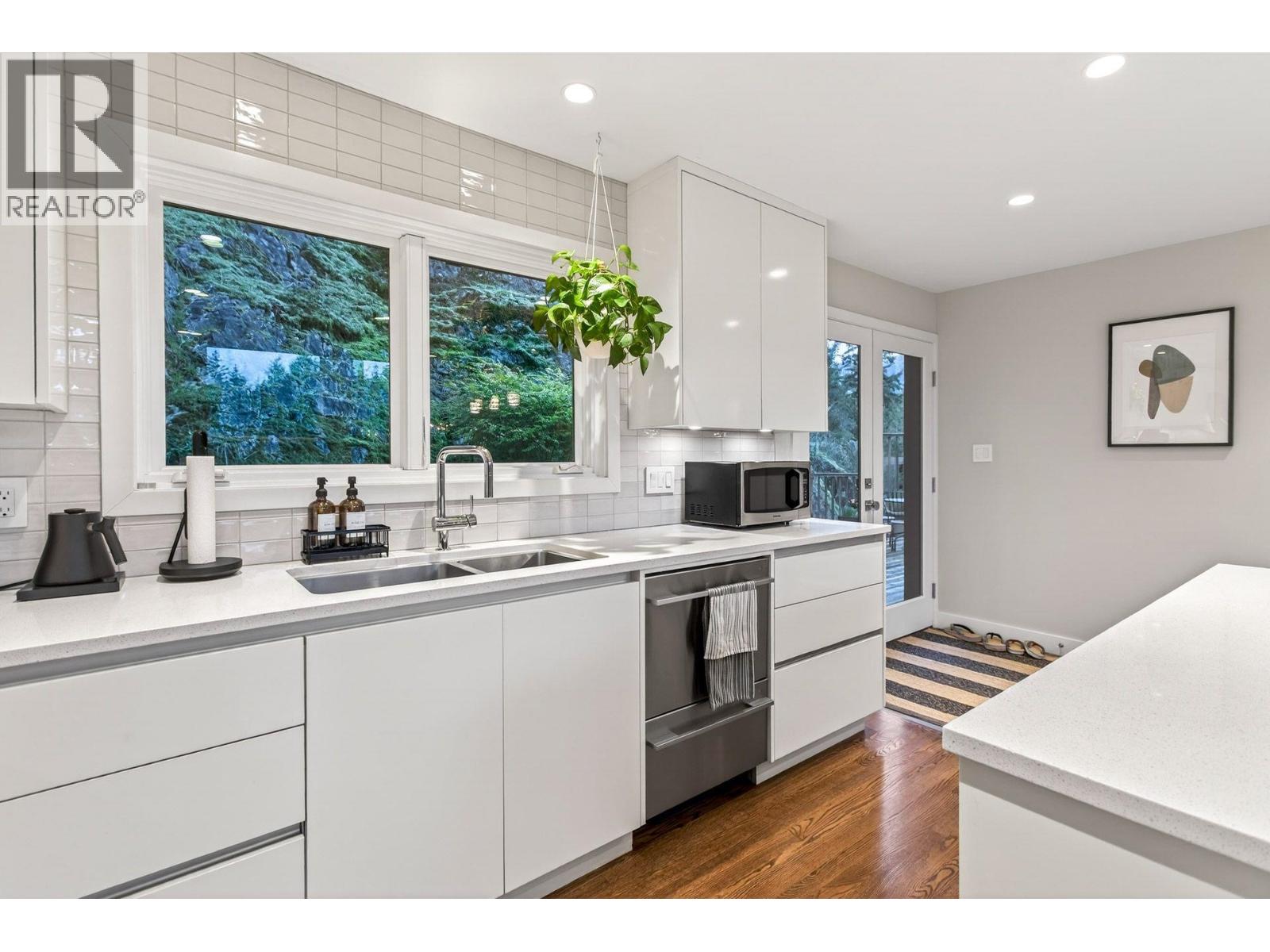 6965 MARINE DRIVE, West Vancouver