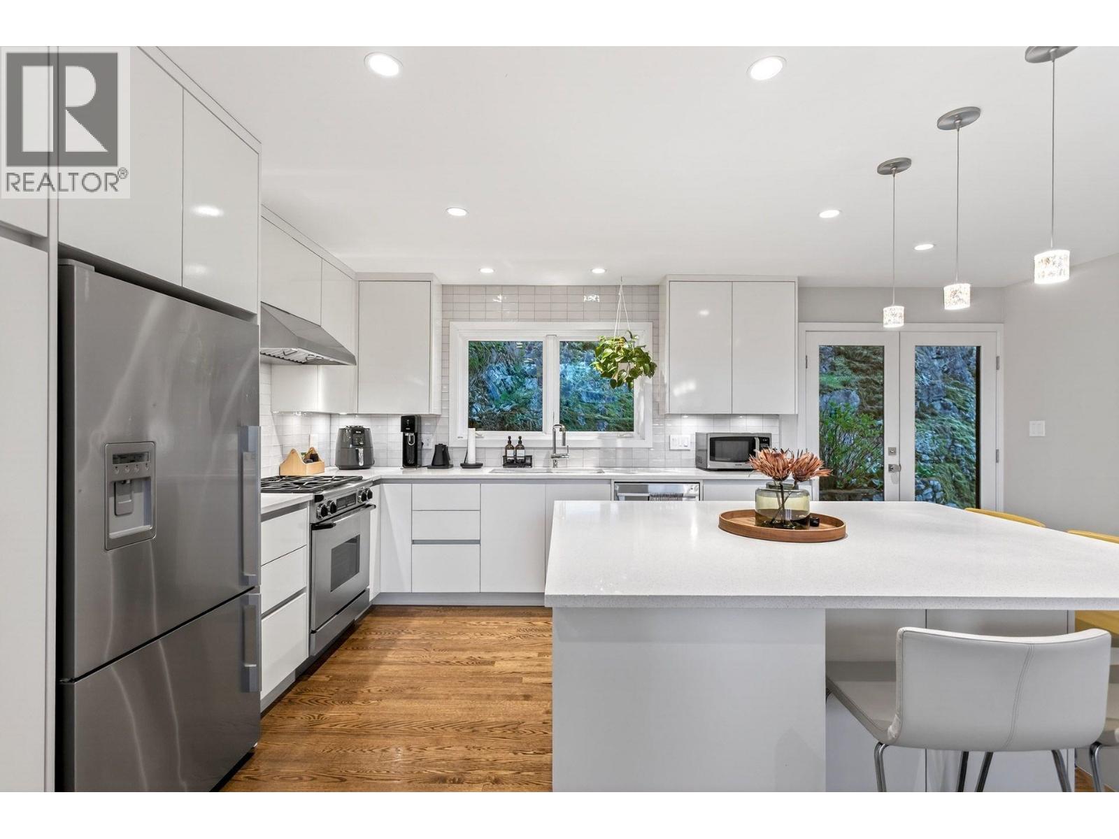 6965 MARINE DRIVE, West Vancouver