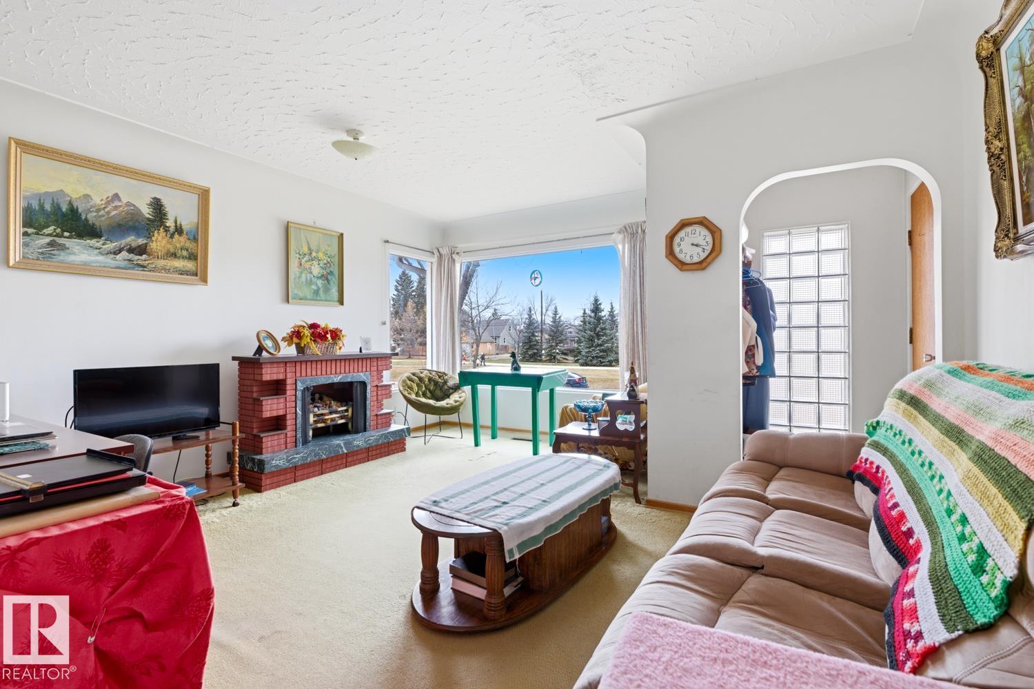 9745 68 AV NW, Edmonton