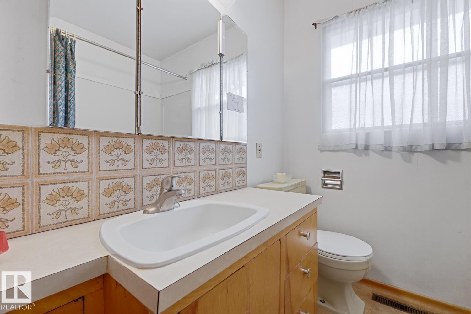 9745 68 AV NW, Edmonton