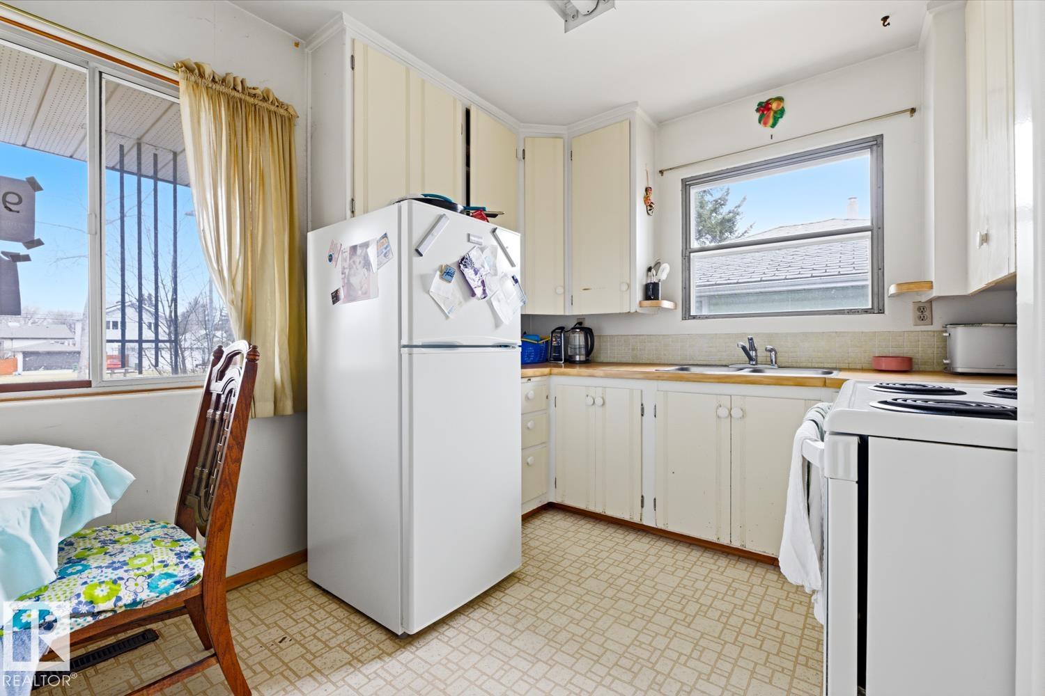 9745 68 AV NW, Edmonton