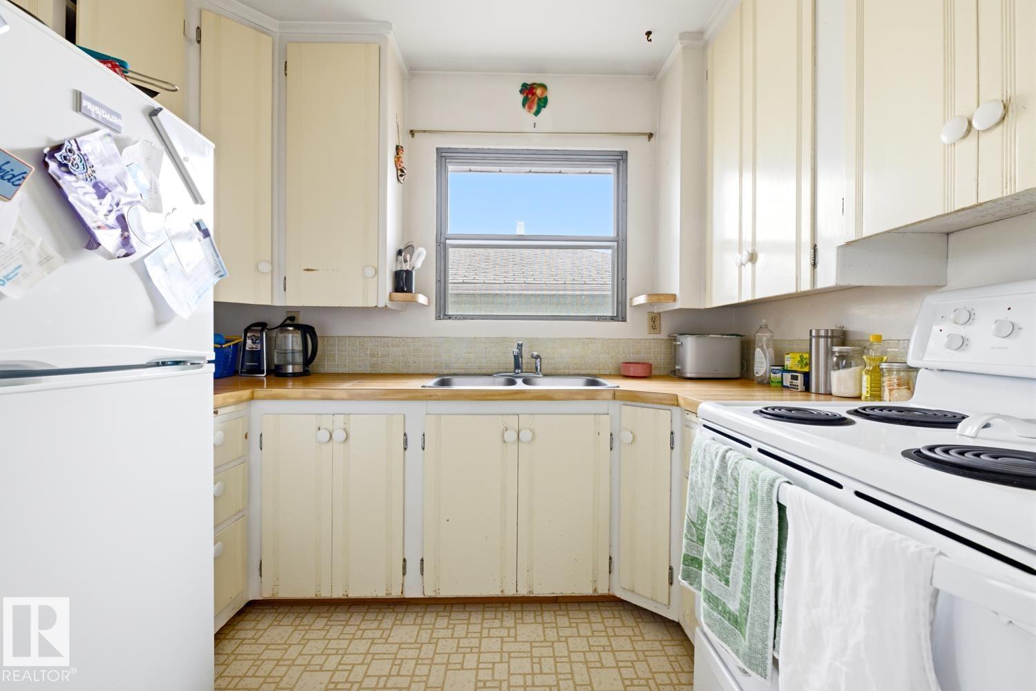 9745 68 AV NW, Edmonton