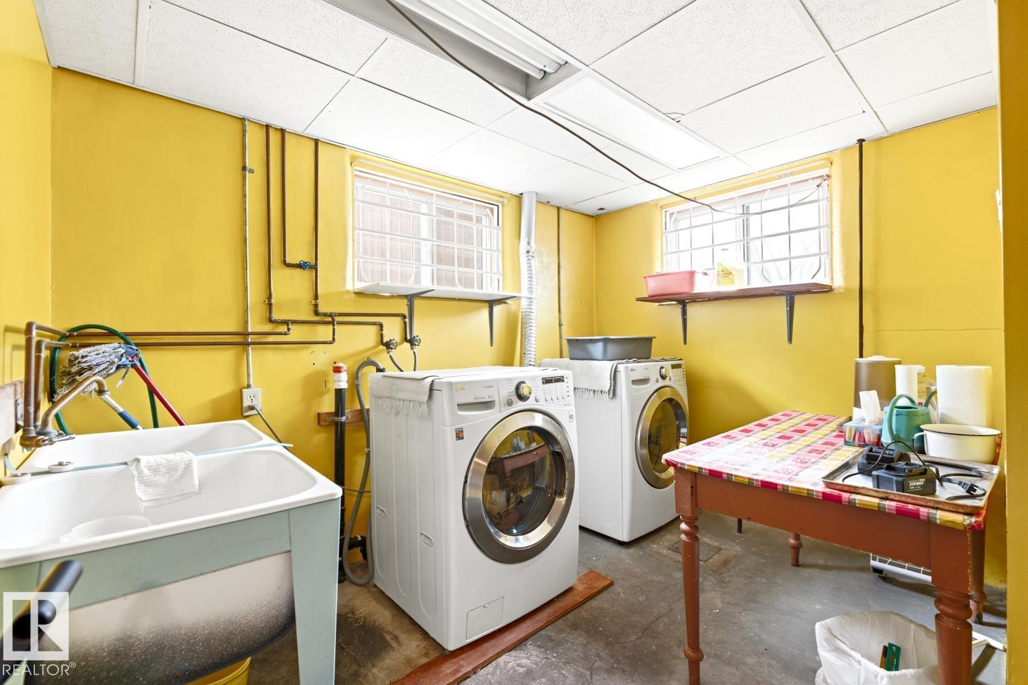 9745 68 AV NW, Edmonton