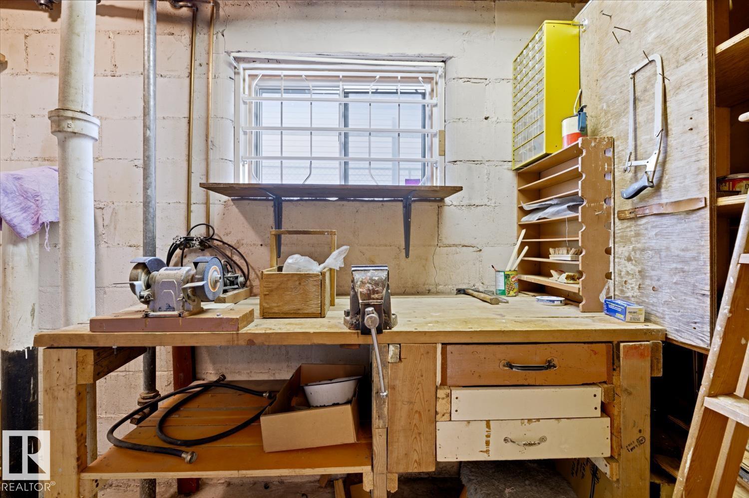 9745 68 AV NW, Edmonton