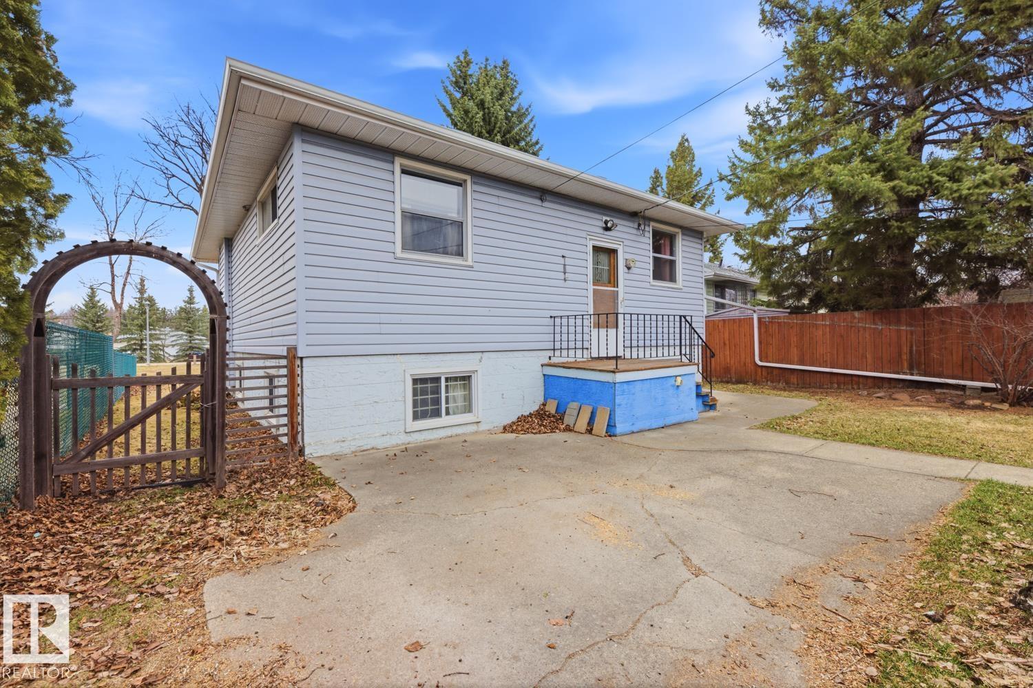 9745 68 AV NW, Edmonton