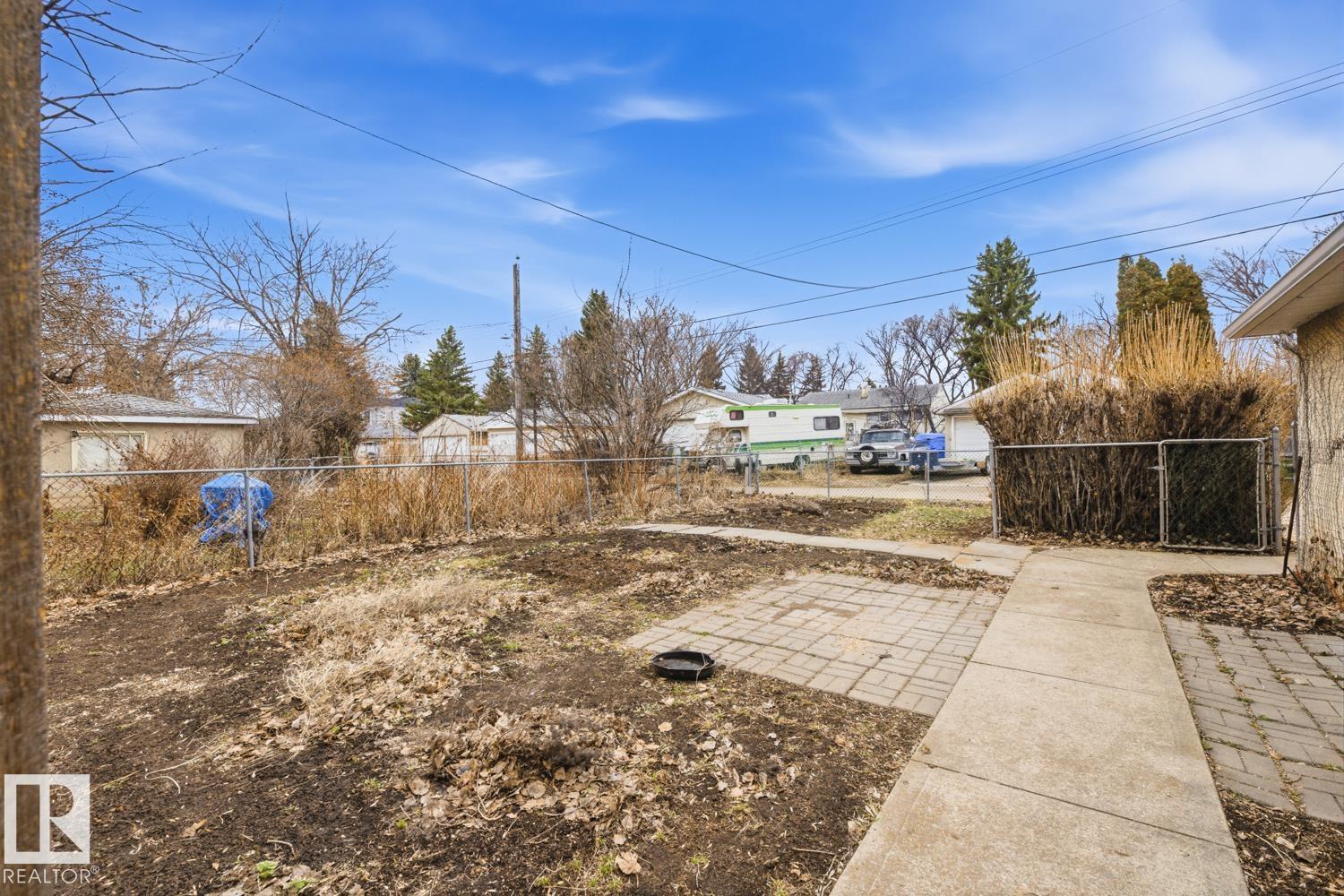 9745 68 AV NW, Edmonton