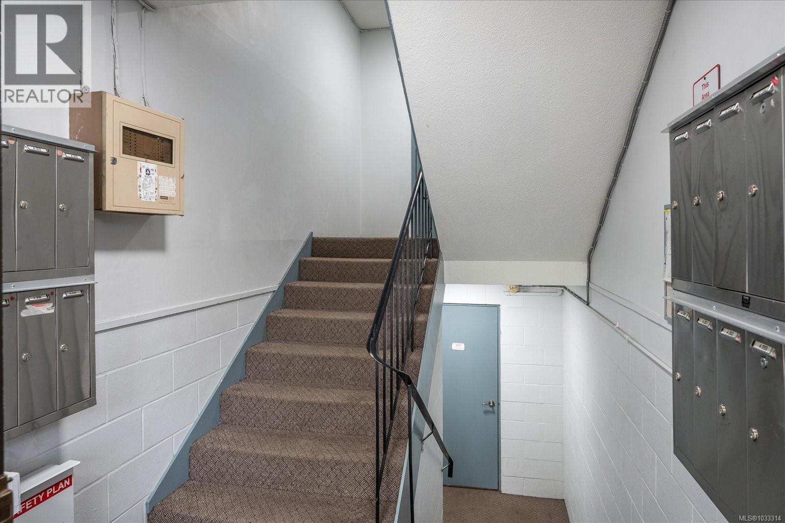 #4202 997 Bowen Rd - 4