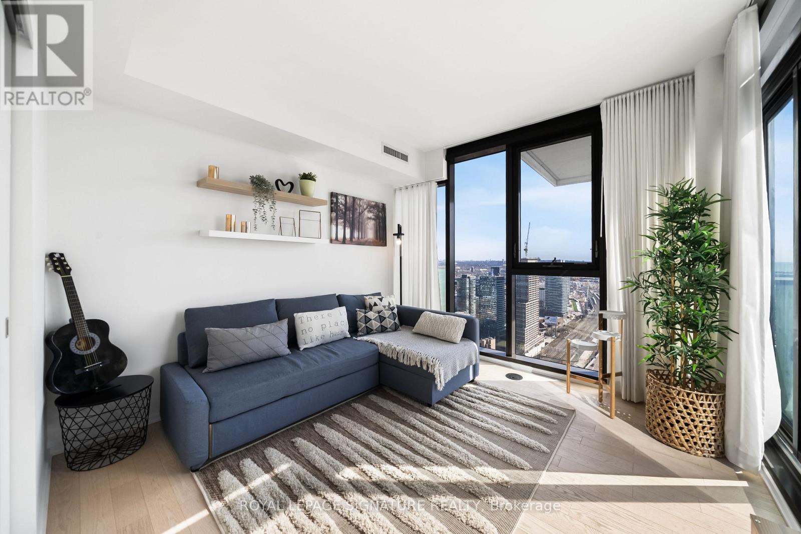 #4304 16 BONNYCASTLE STREET - 24