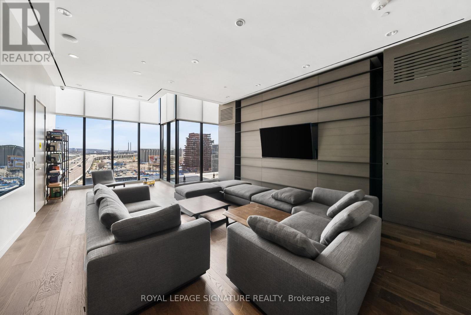 #4304 16 BONNYCASTLE STREET - 43