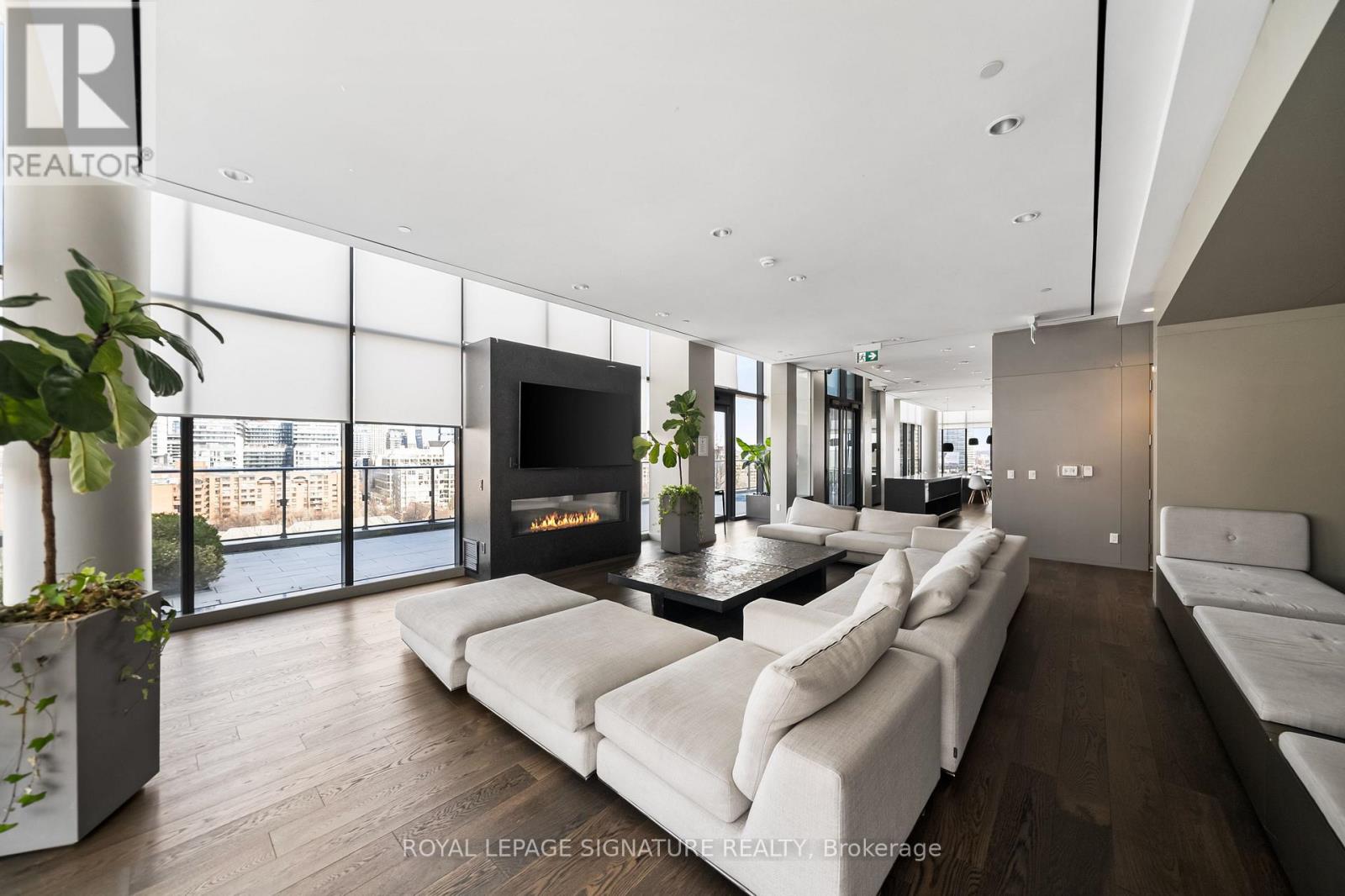 #4304 16 BONNYCASTLE STREET - 45