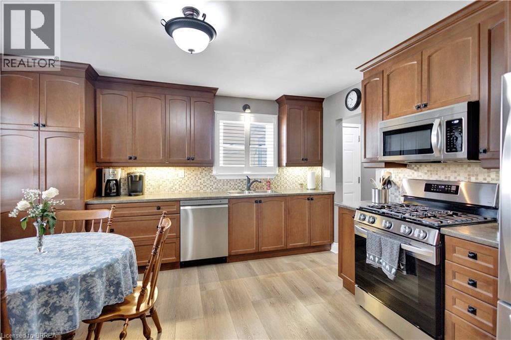 21 SUSSEX Avenue, Brantford, Ontario, N3R2G5 — Photo 6
