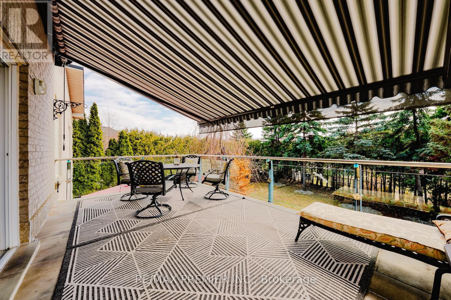 85 GREGORY SCOTT DRIVE - 12