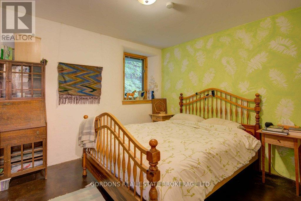 1084 MOON ROAD — photo 17