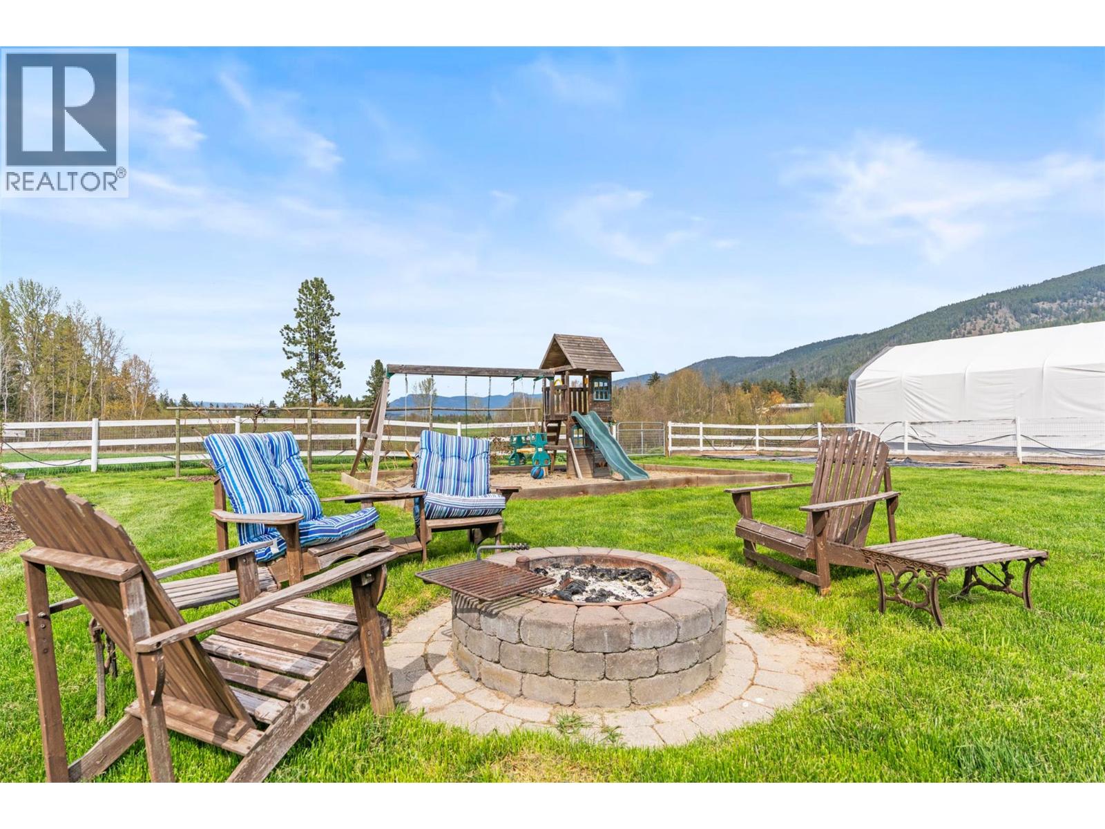  1375 Mountain View Road, Spallumcheen