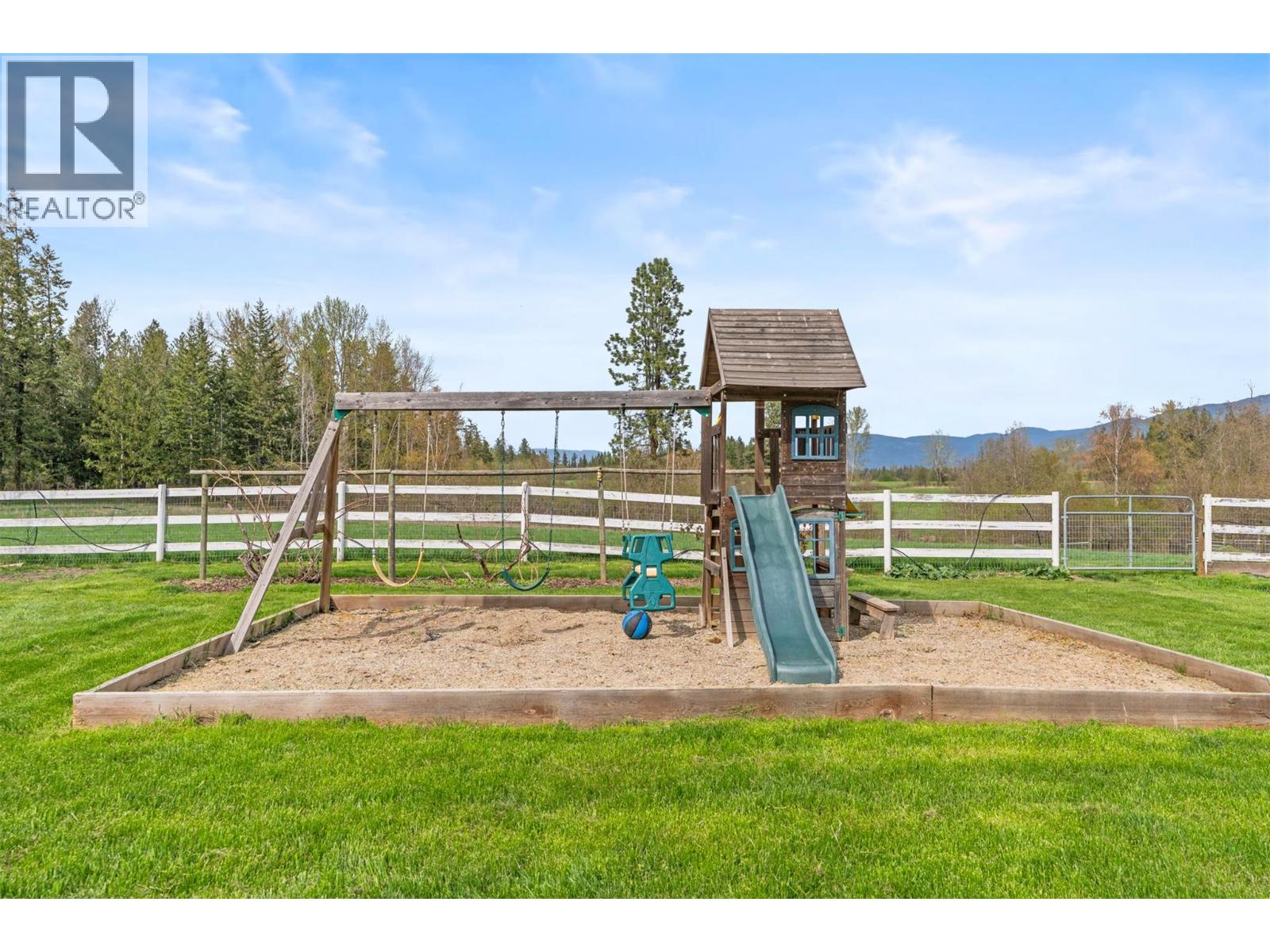  1375 Mountain View Road, Spallumcheen