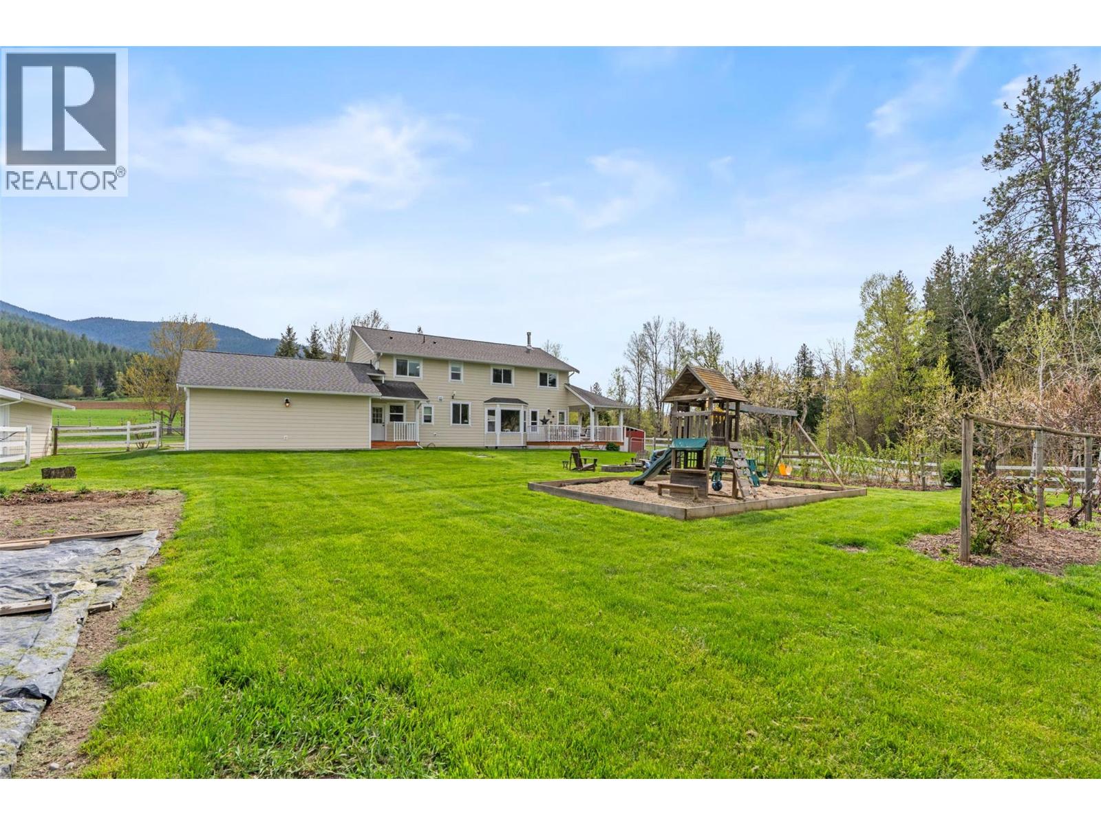  1375 Mountain View Road, Spallumcheen