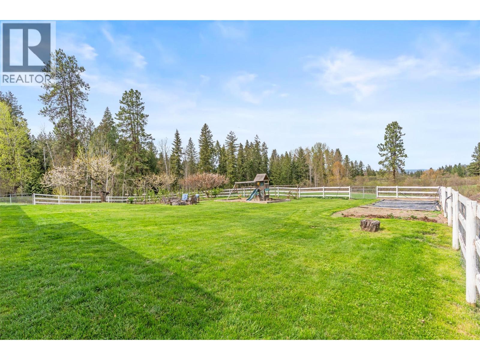  1375 Mountain View Road, Spallumcheen