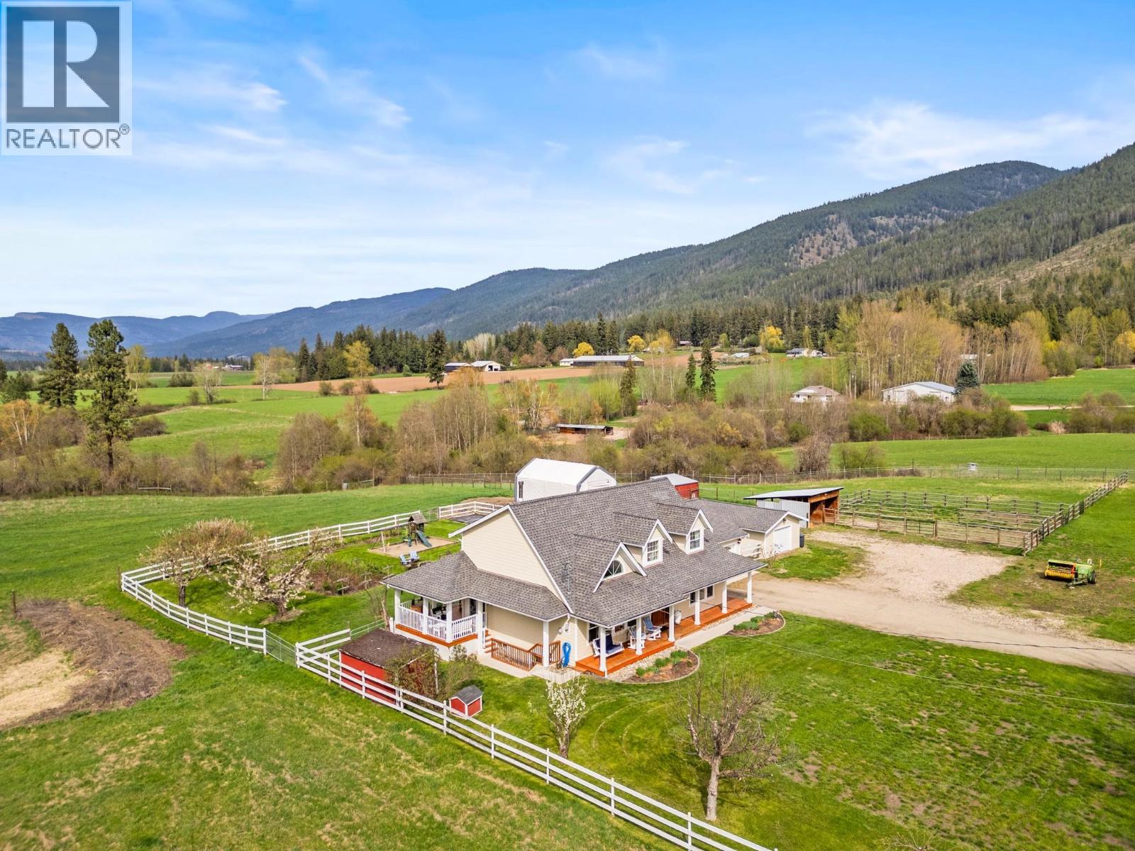 1375 Mountain View Road, Spallumcheen