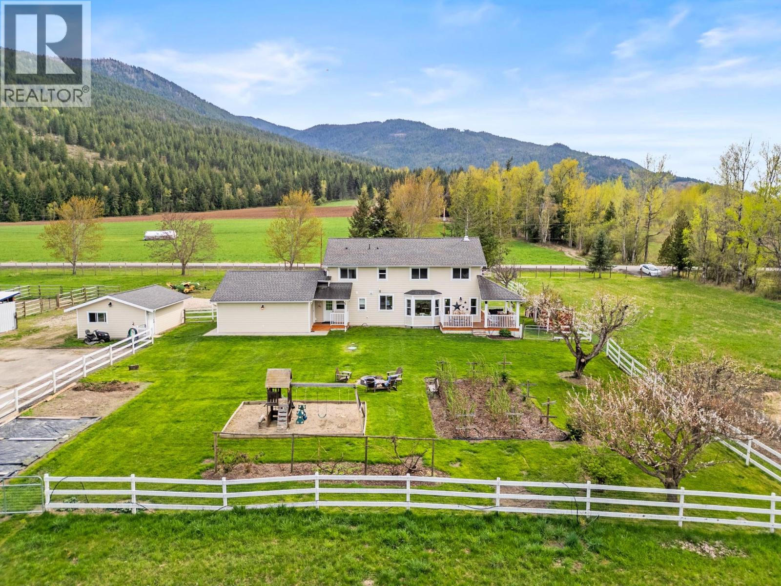  1375 Mountain View Road, Spallumcheen