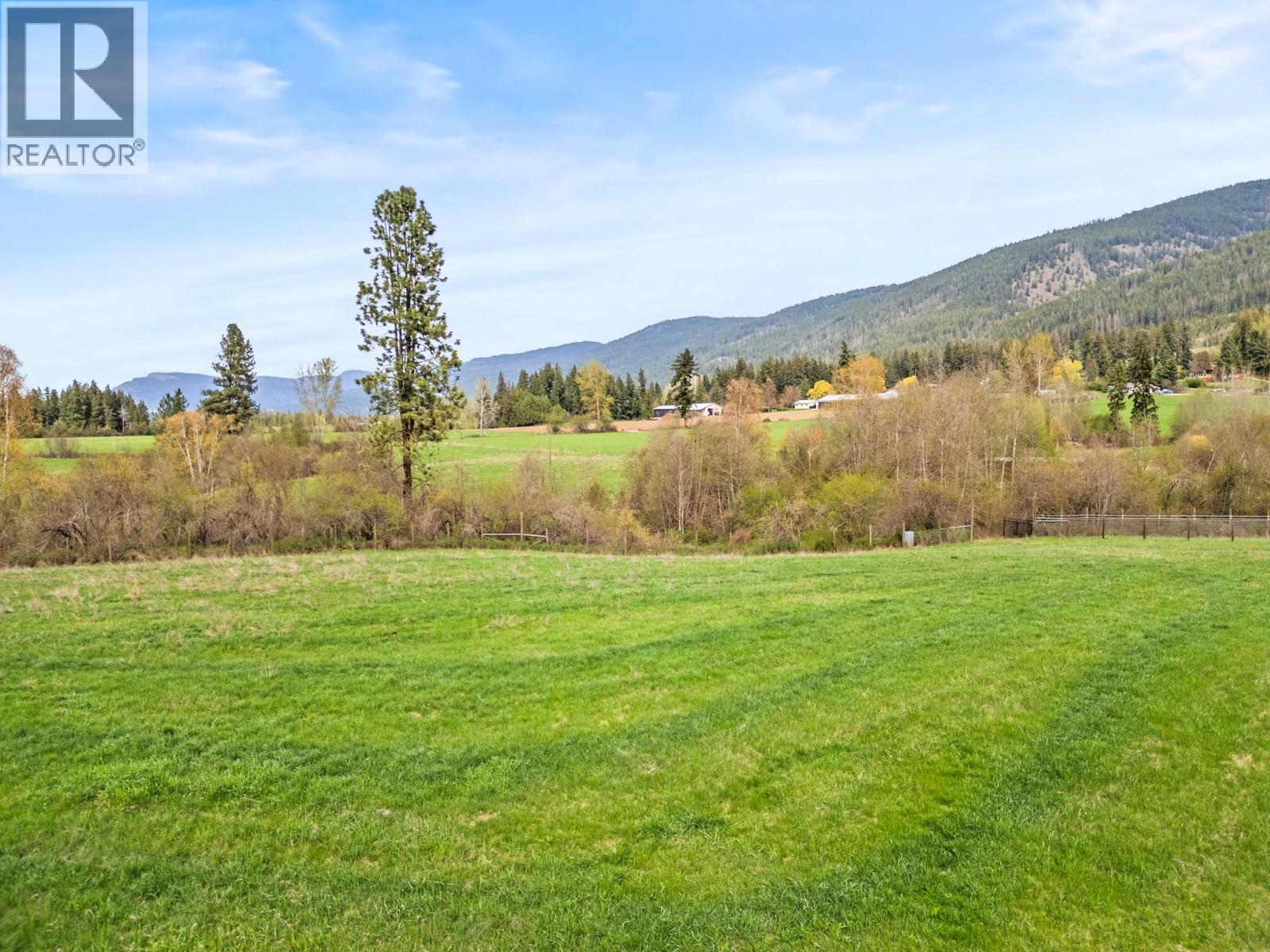  1375 Mountain View Road, Spallumcheen