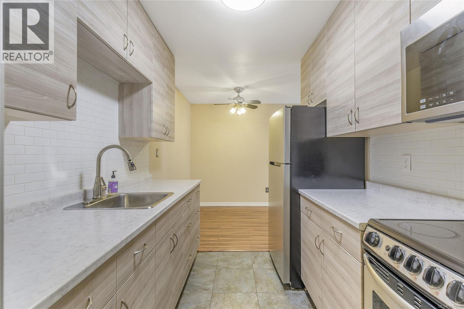 #407 1187 Seafield Cres - 8