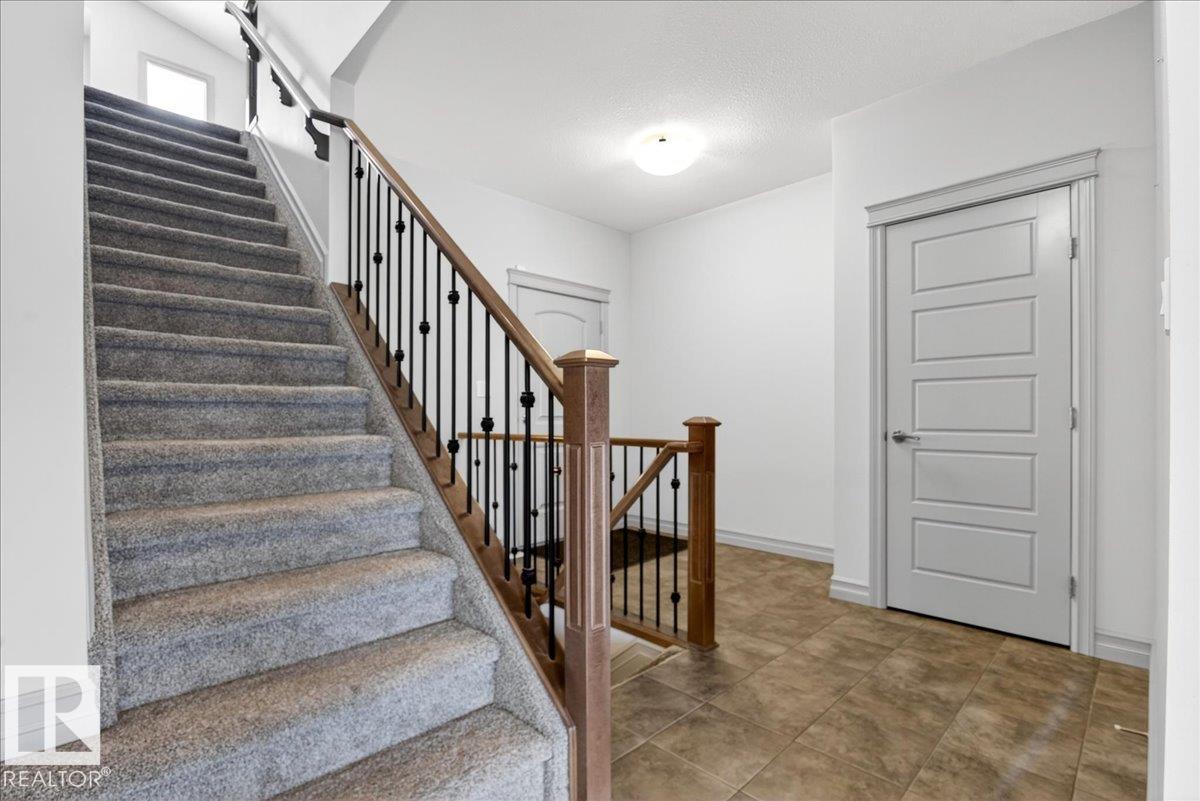 5912 19 AV SW, Edmonton