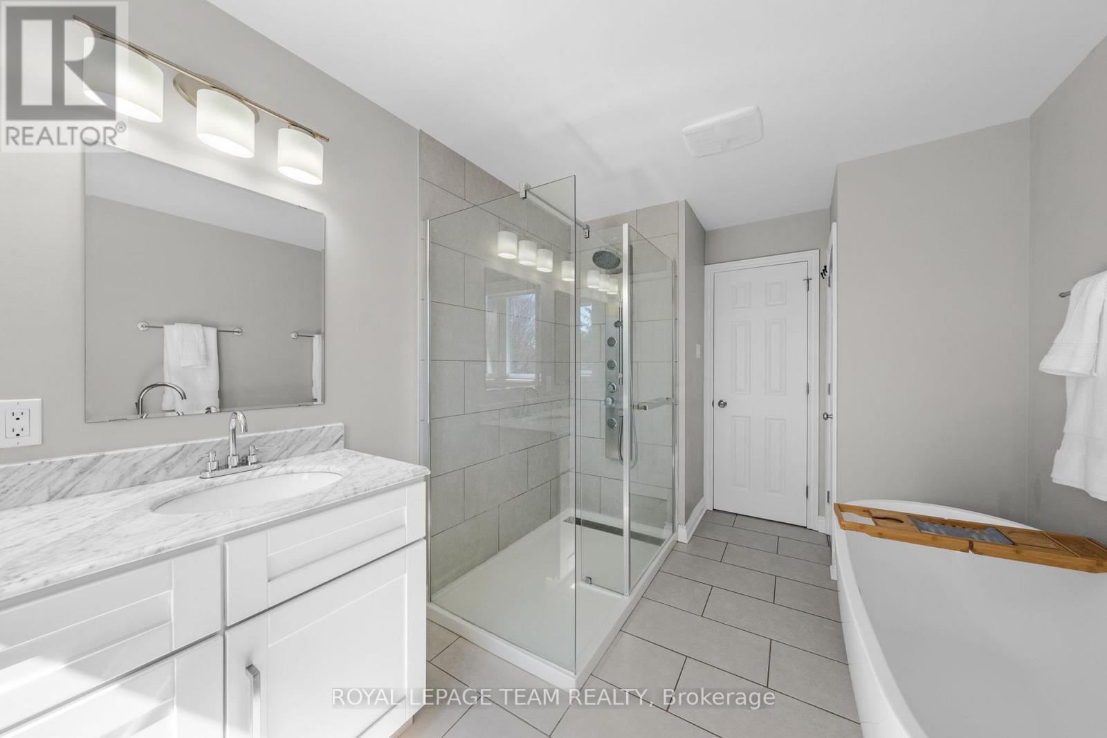 1081 BOUCHER CRESCENT - 27