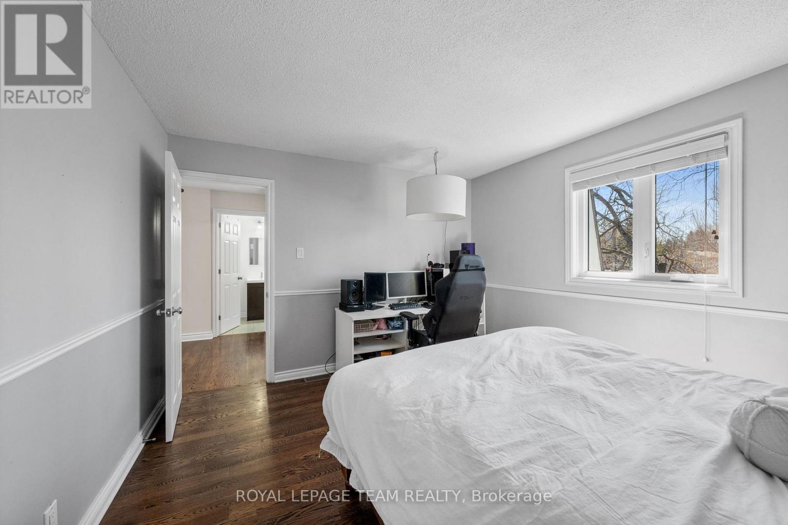 1081 BOUCHER CRESCENT - 33