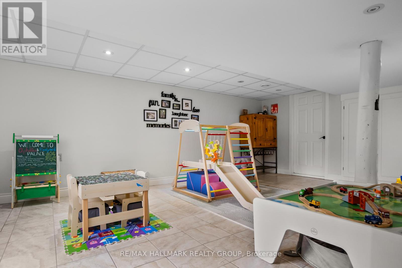 17 KENNEY ROAD - 34