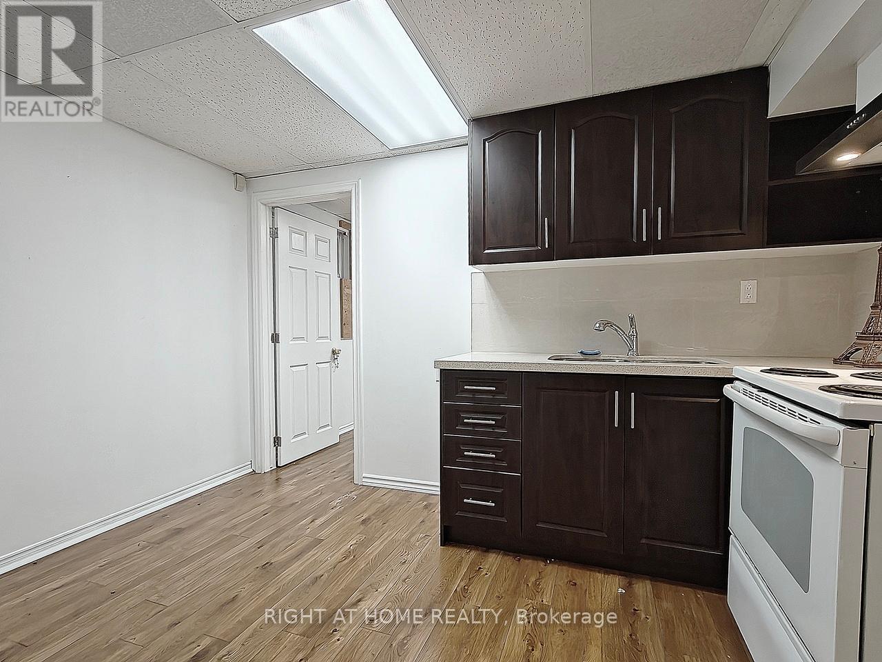 182 MCNICOLL AVENUE — photo 32