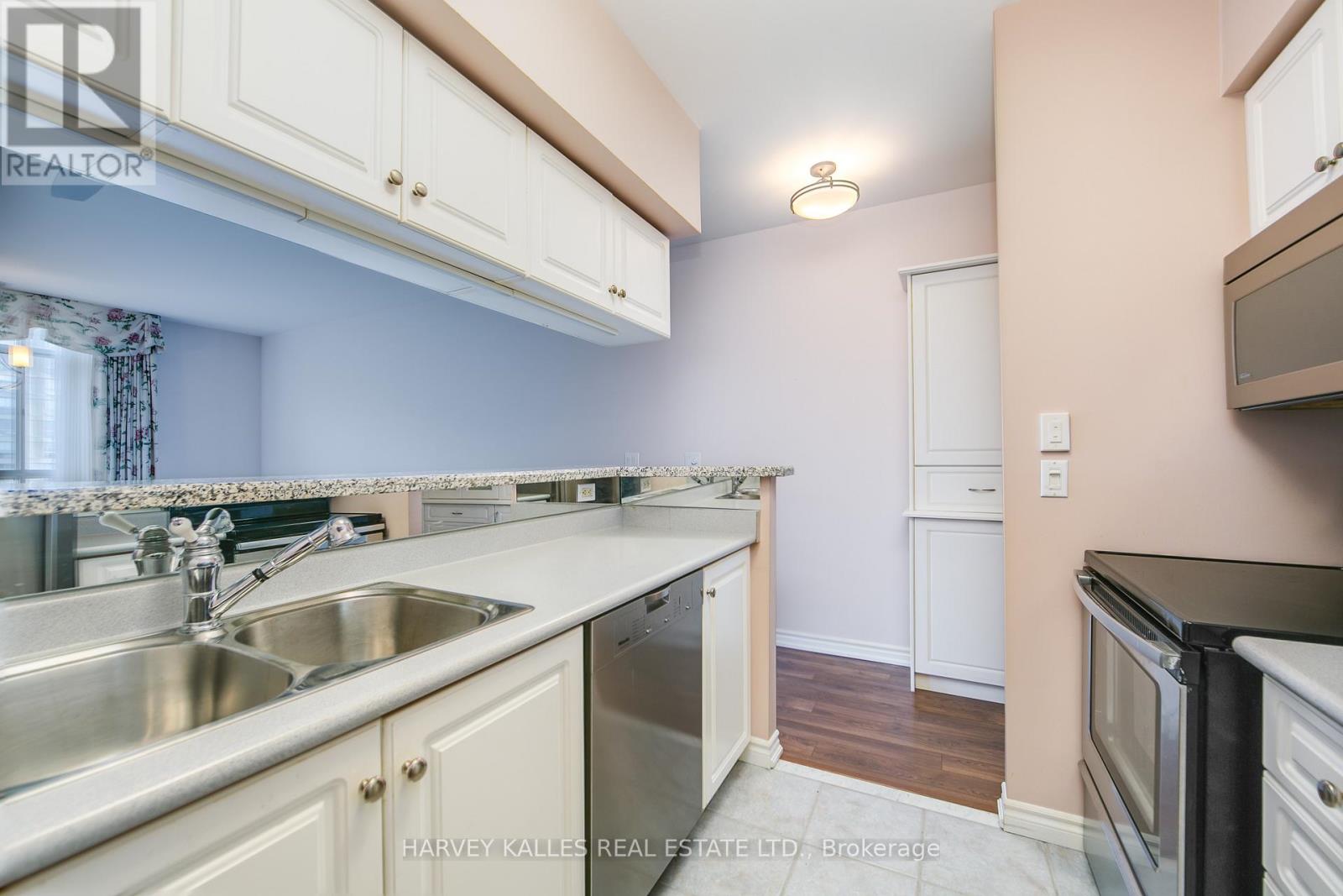 903 - 1 DEER PARK CRESCENT — photo 19